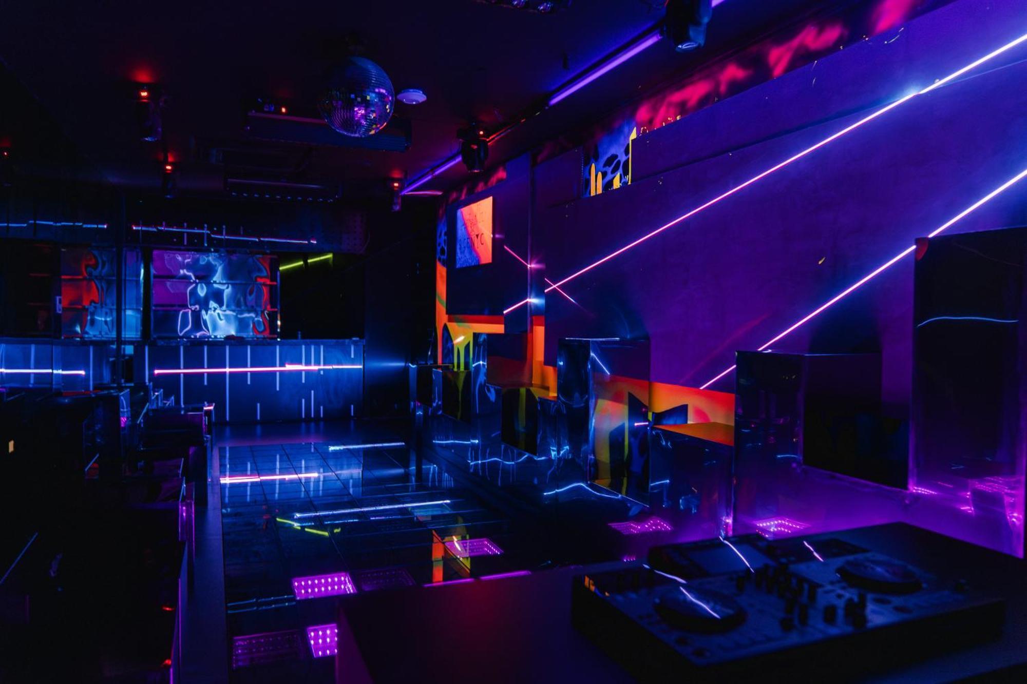 May De Ville Lakeside Hotel Hanoi Luaran gambar The nightclub