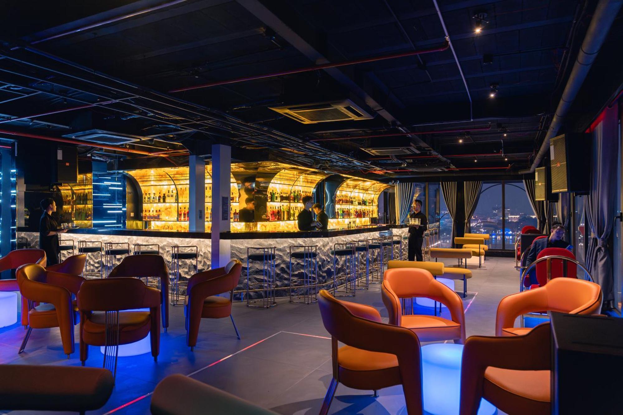 May De Ville Lakeside Hotel Hanoi Luaran gambar Skyline Bar