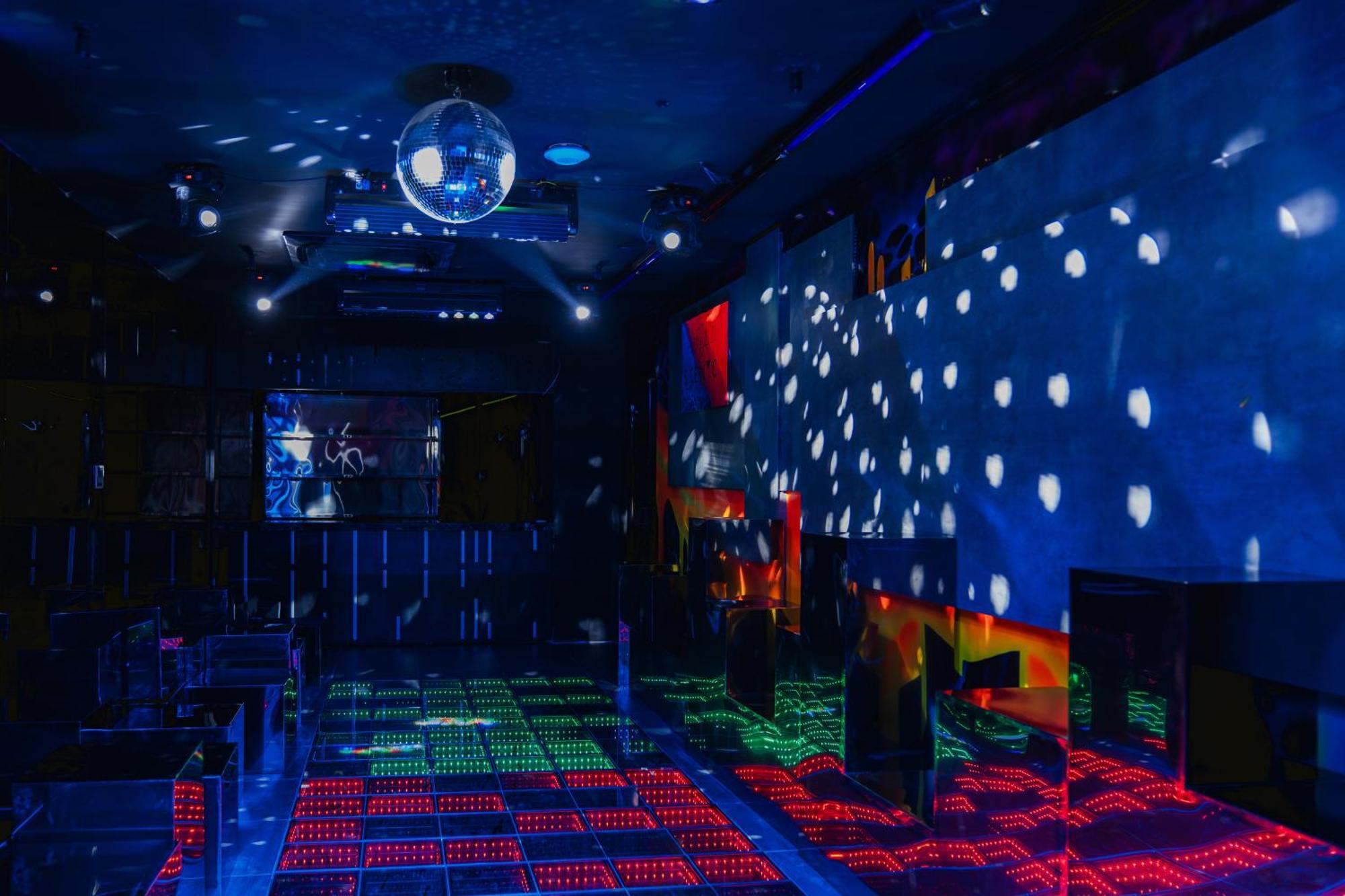 May De Ville Lakeside Hotel Hanoi Luaran gambar The nightclub