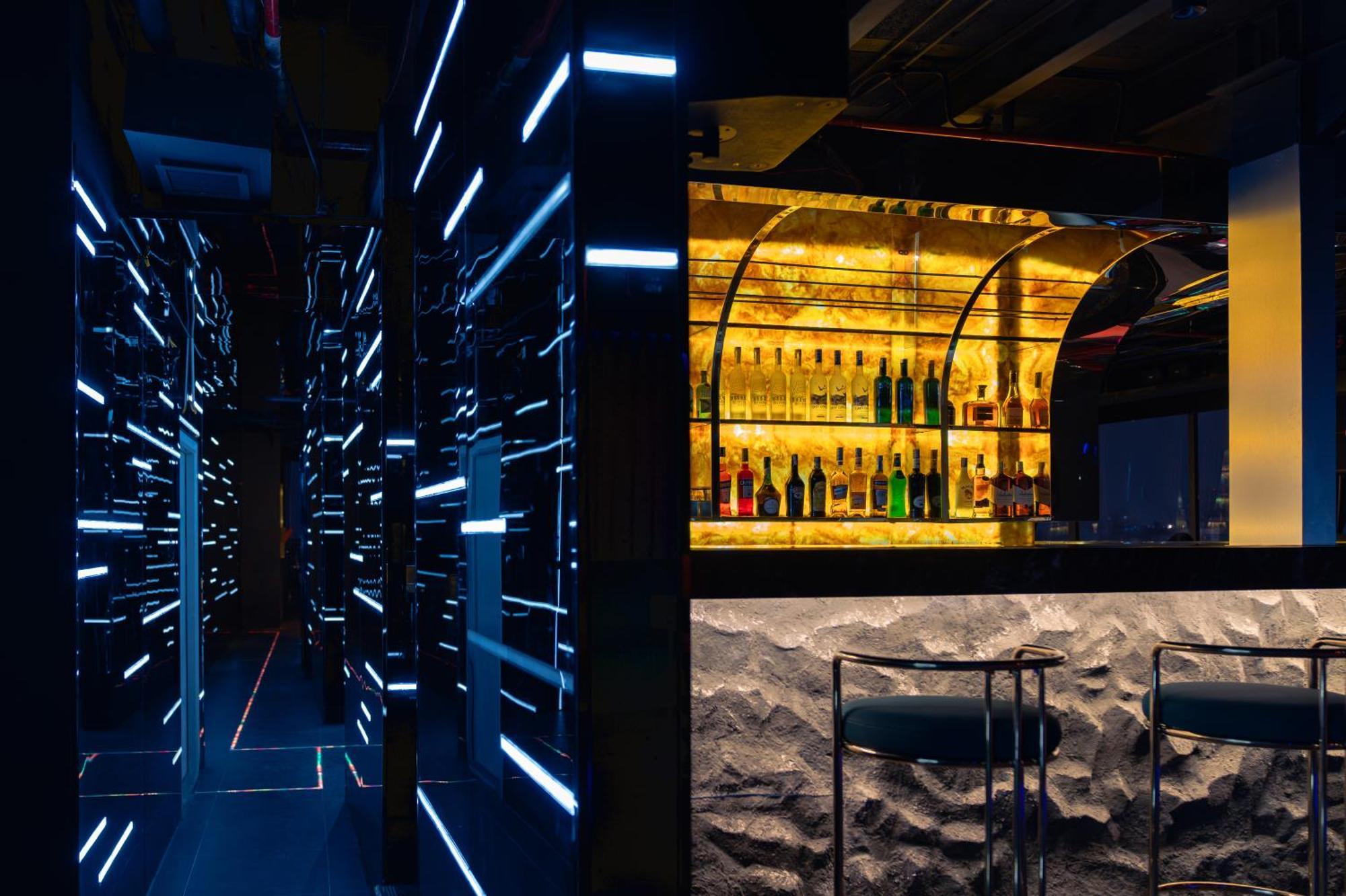 May De Ville Lakeside Hotel Hanoi Luaran gambar The bar at the 360° Ice Bar