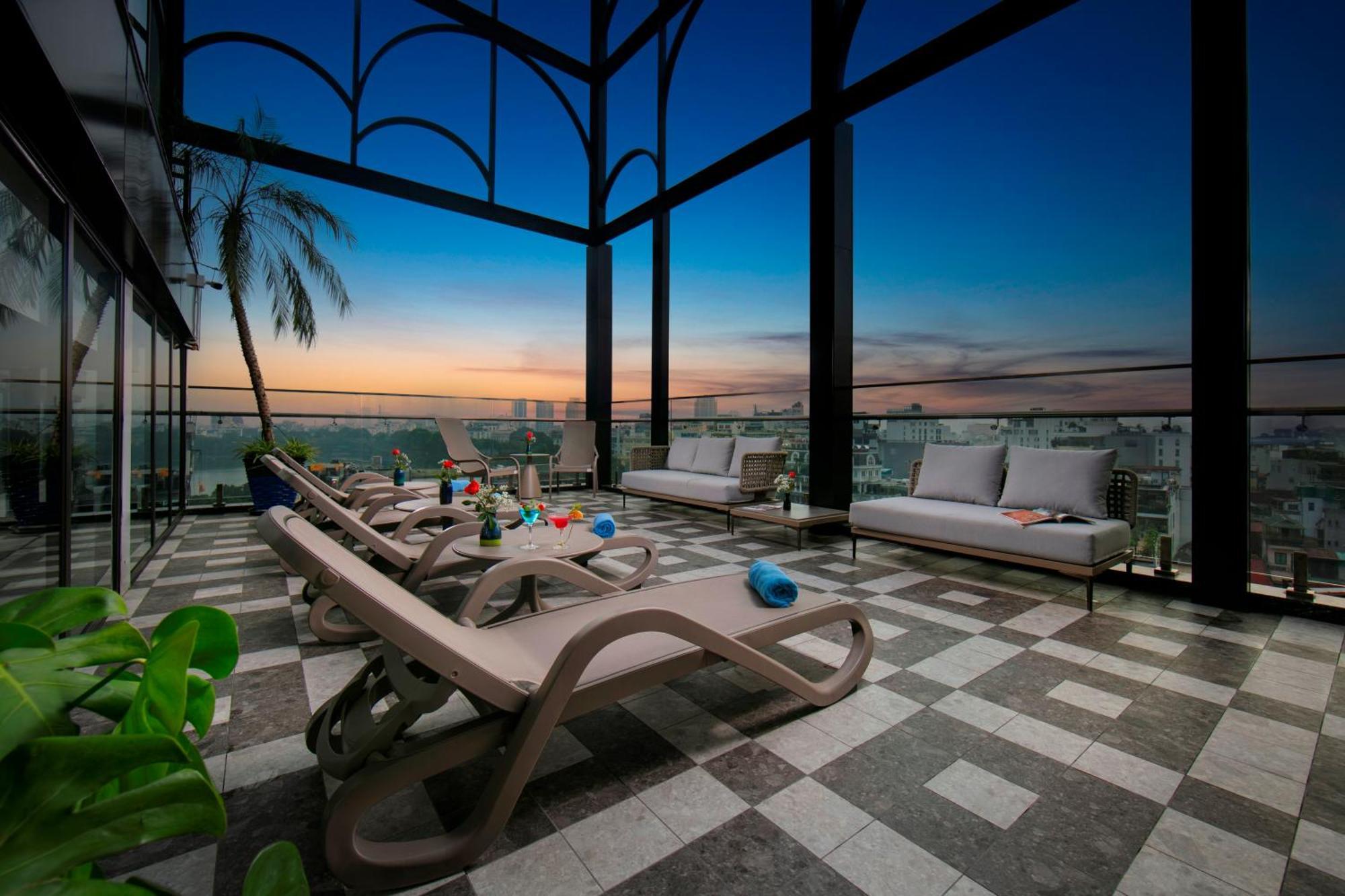 May De Ville Lakeside Hotel Hanoi Luaran gambar The Sky Bar