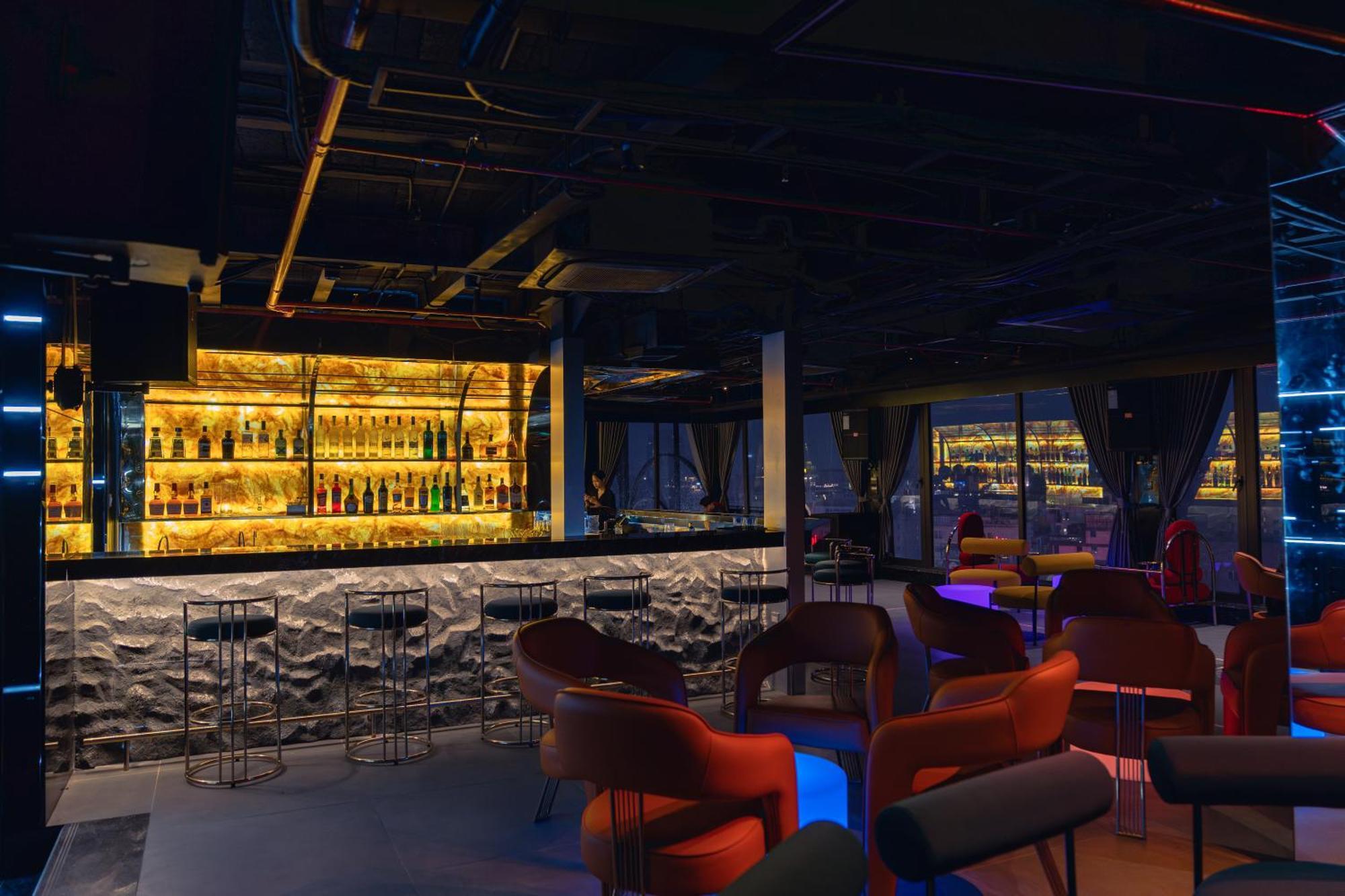 May De Ville Lakeside Hotel Hanoi Luaran gambar The bar at the 101 bar