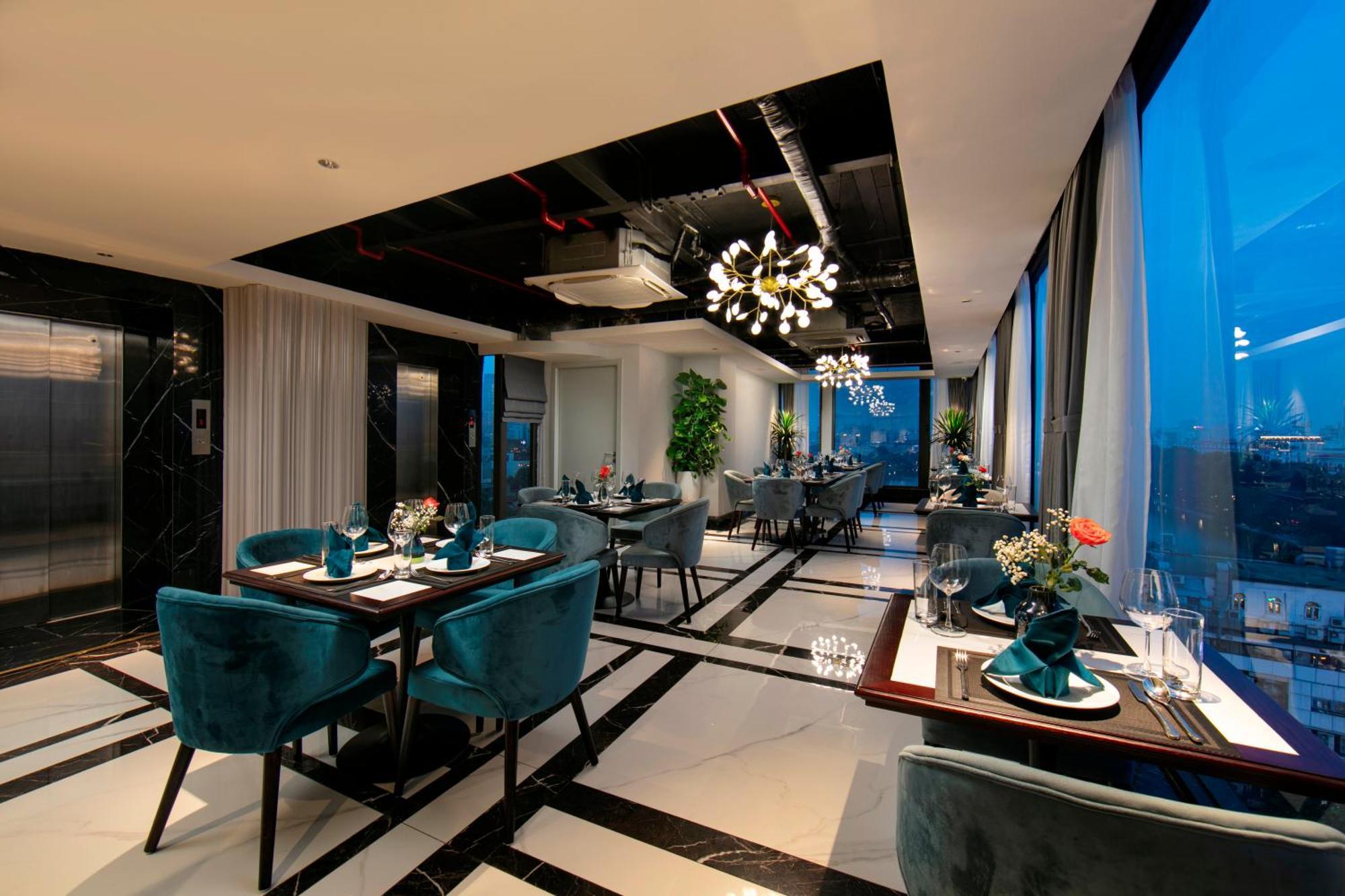 May De Ville Lakeside Hotel Hanoi Luaran gambar The 360 Restaurant