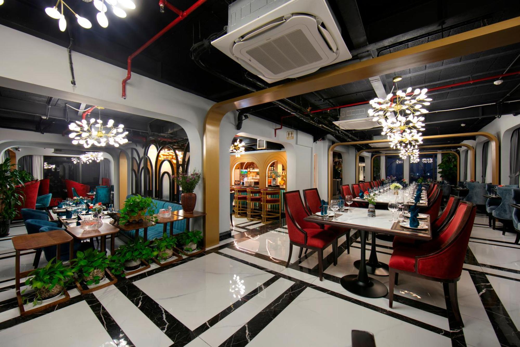 May De Ville Lakeside Hotel Hanoi Luaran gambar Interior of the restaurant