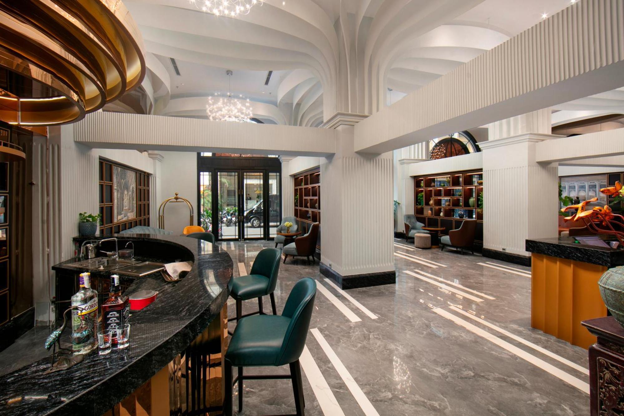 May De Ville Lakeside Hotel Hanoi Luaran gambar The lobby of the hotel