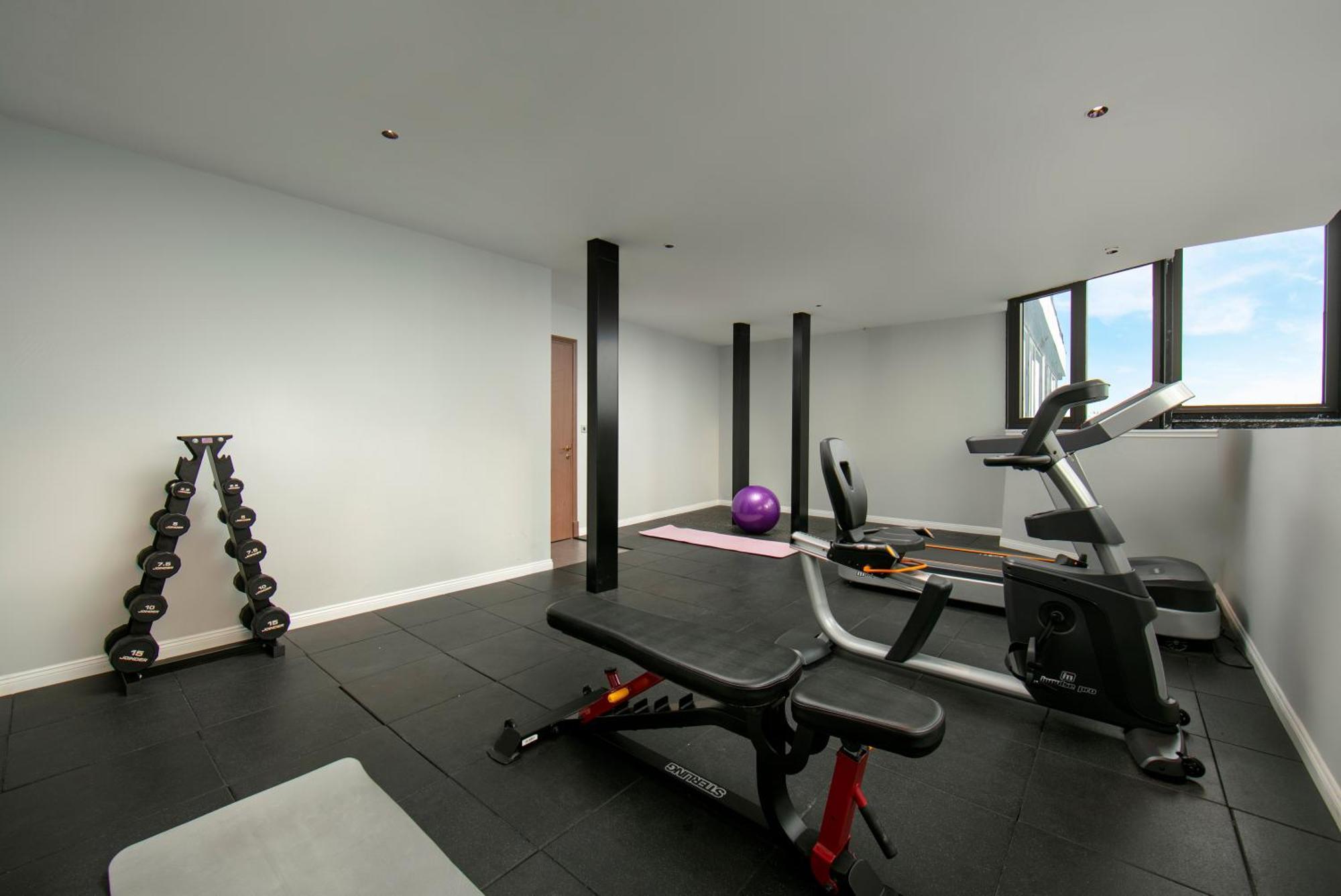 May De Ville Lakeside Hotel Hanoi Luaran gambar The gym at the 2012 Olympic Village