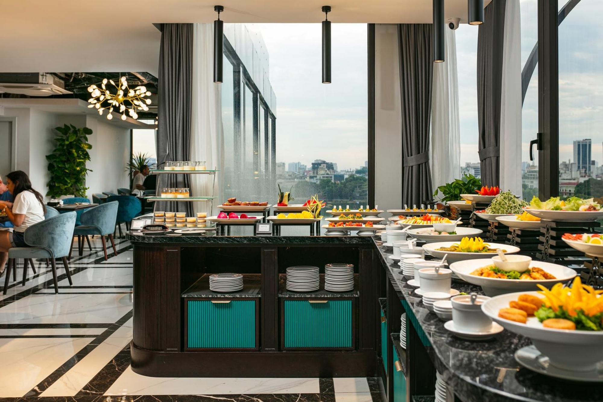 May De Ville Lakeside Hotel Hanoi Luaran gambar The 360° Restaurant