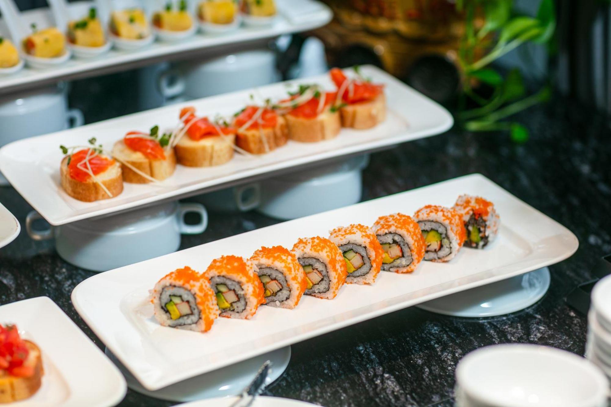 May De Ville Lakeside Hotel Hanoi Luaran gambar California roll